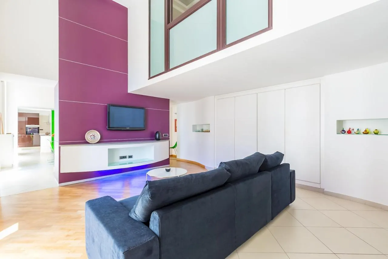 Apartment Design & Studio Duplex At National Museum Naples