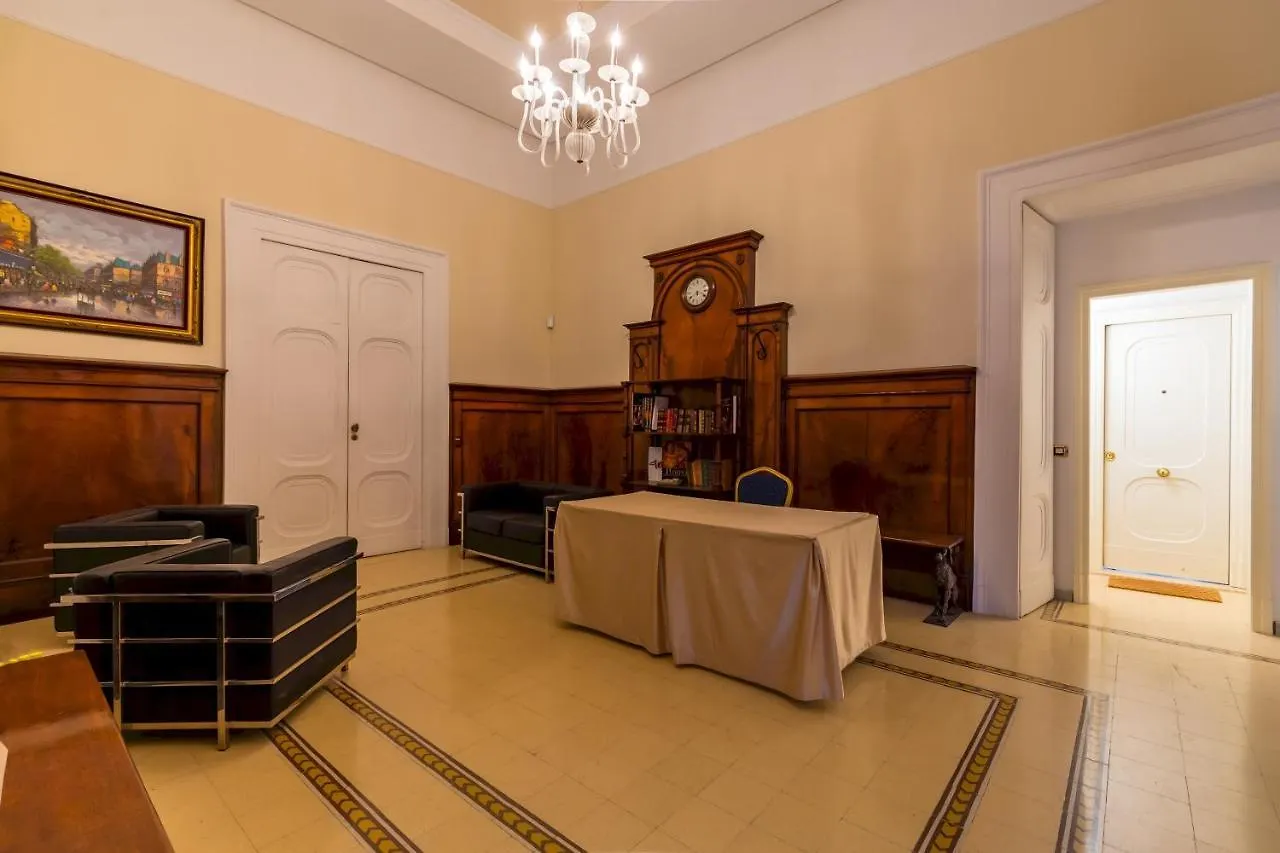 Apartment Design & Studio Duplex At National Museum Naples