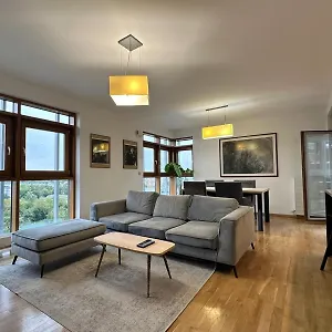 https://lux-apartament-slominskiego.warsawhotelspoland.com